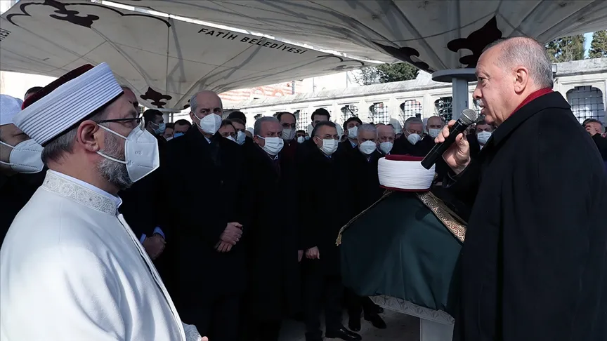 Tedavi gördüğü hastanede 92 yaşında hayatını kaybeden Türkiye'nin önde gelen