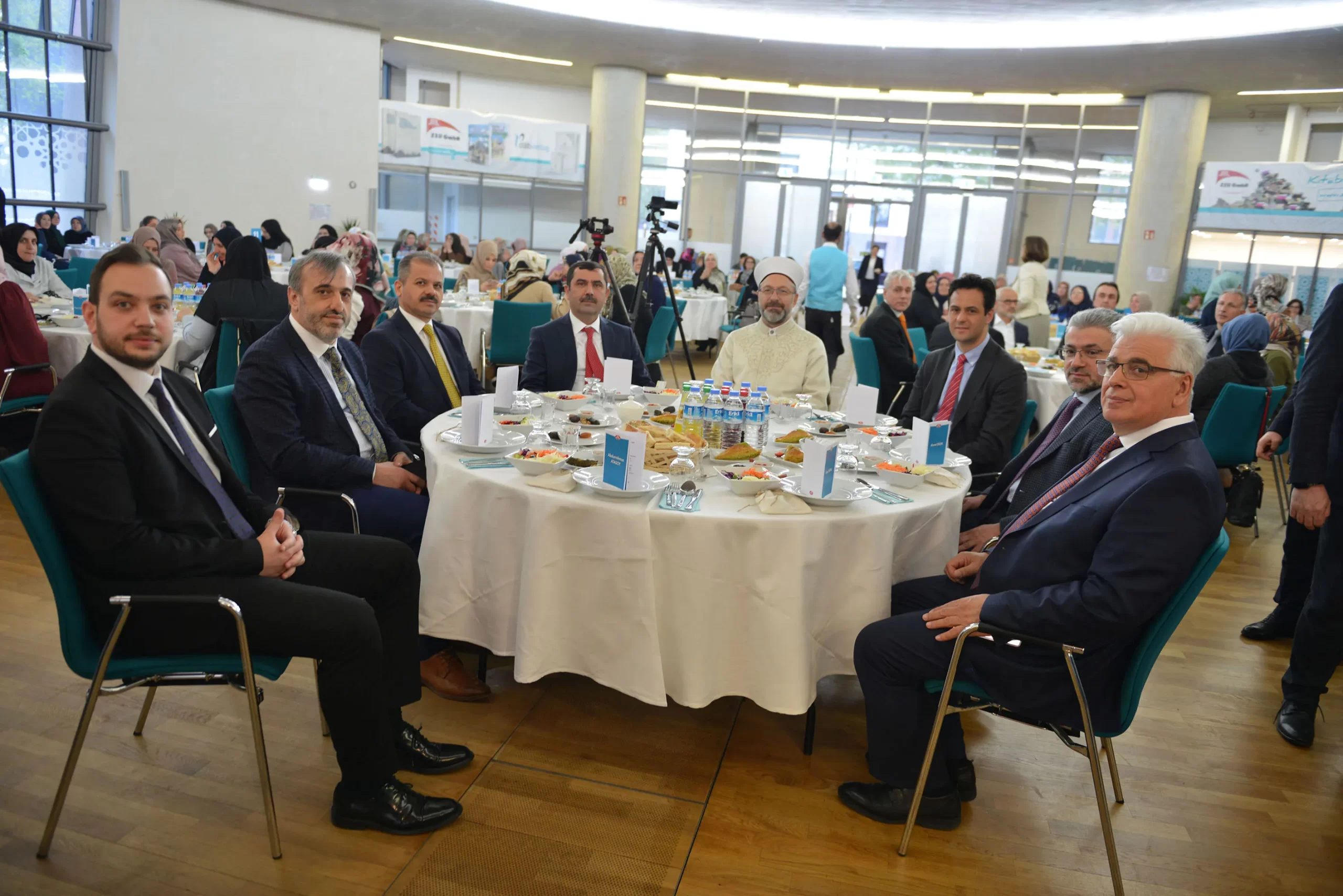 Almanya’nın Köln şehrinde DİTİB Federal Kadın Birliği tarafından düzenlenen iftar