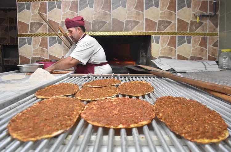 Güneydoğu Anadolu Bölgesi'nin öne çıkan gastronomi kentlerinden Gaziantep ve Şanlıurfa'nın