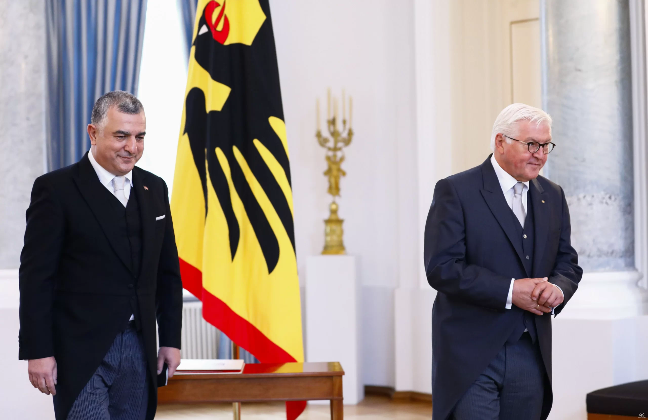 Türkiye'nin BerlinBüyükelçisi Ahmet Başar Şen, Almanya Cumhurbaşkanı Frank Walter Steinmeier'e