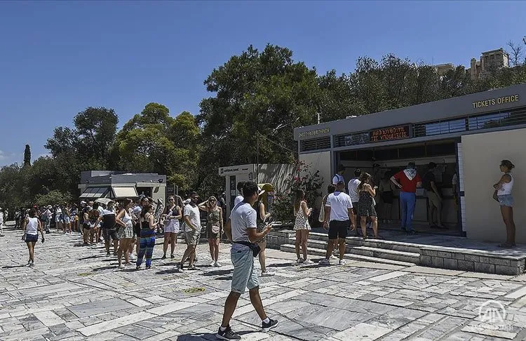 Yunanistan’da, Delta varyantının etkisiyle günlük yeni tip virüs vakalarındaki artış