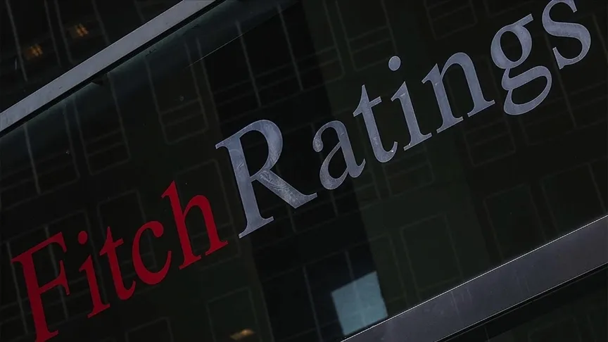 Fitch Ratings, Türkiye'nin kredi notunu "BB-" olarak teyit ederken, görünümünü