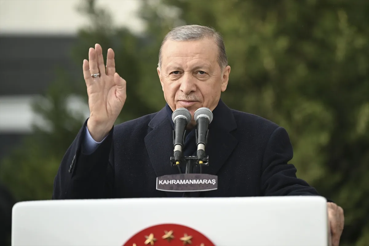 Deprem bölgesinde kalıcı konutların temelleri atıldı. Törene katılan Cumhurbaşkanı Erdoğan,