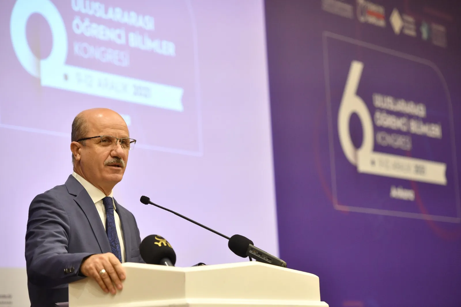 Kongre kapsamında 3 gün boyunca Türkiye'deki 49 üniversitede eğitim gören