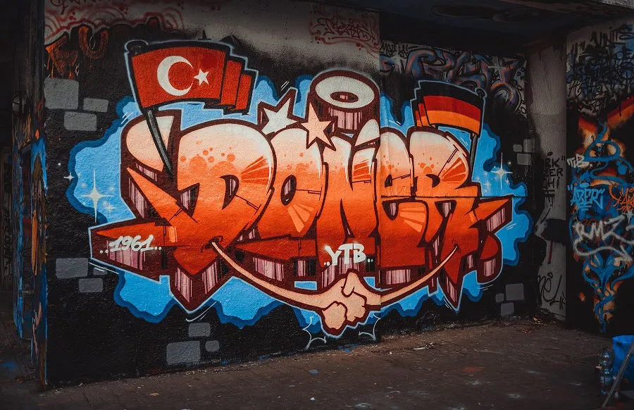 Alman rap sanatçısı Krom ve Türk vatandaşı Cumhur Frankfurt, Türkiye’den