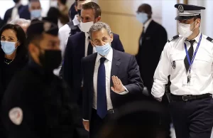 Eski Fransa Cumhurbaşkanı Nicolas Sarkozy, yolsuzlukla suçlandığı "telekulak" davasında 3