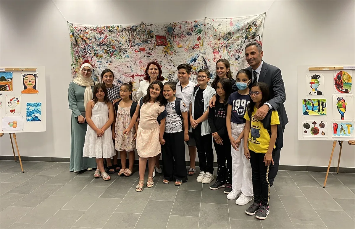 
Belçika'da yaşayan Türk çocukları için Türkiye'nin Brüksel Başkonsolosluğu ve Türkiye'nin