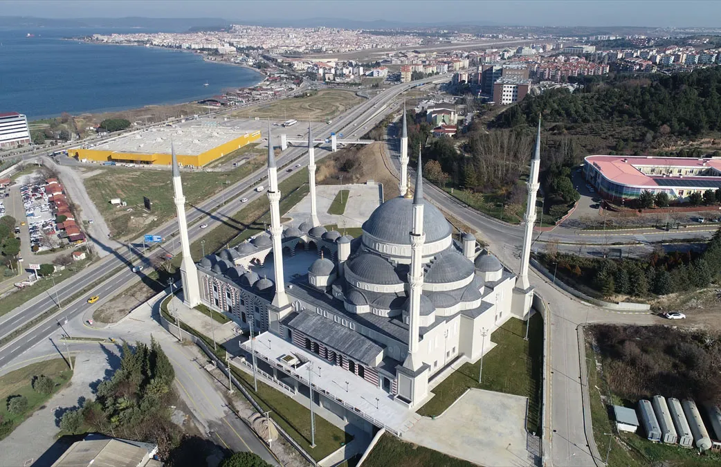 AK Parti Grup Başkanvekili Bülent Turan "10 bin kişinin namaz