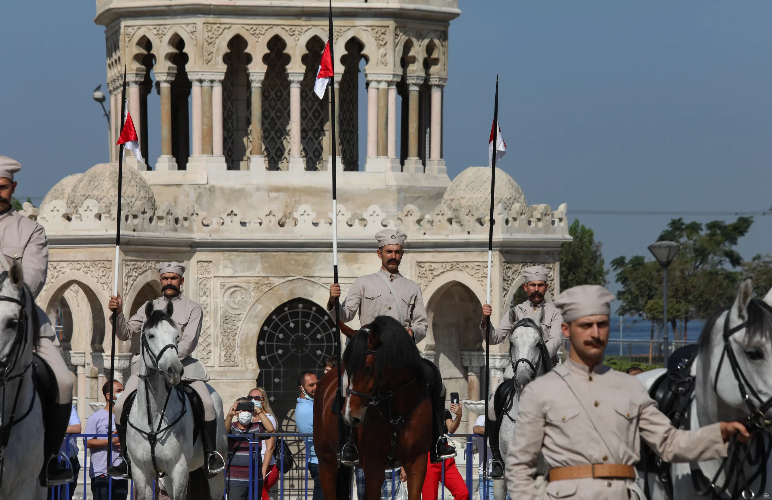 İzmir'in düşman işgalinden kurtuluşunun 99. yıl dönümü kutlamaları kapsamında Zafer