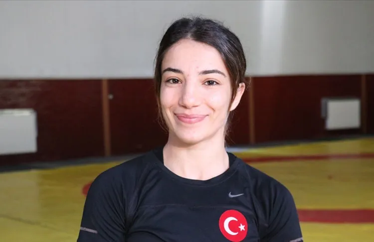 Macaristan'da düzenlenen Tokyo Olimpiyatları Avrupa Elemeleri'nde milli güreşçi Evin Demirhan,