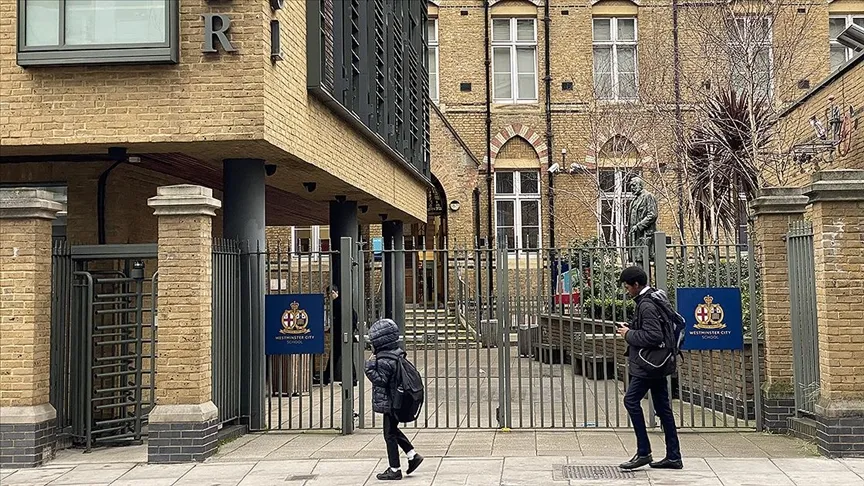 İngiltere'de yeni tip virüs salgınıyla mücadele kapsamında 5 Ocak'tan bu