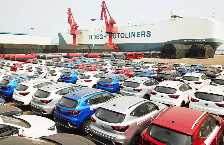 Almanya'daki Volkswagen fabrikasından ABD'ye lüks otomobiller taşıyan Felicity Ace adlı