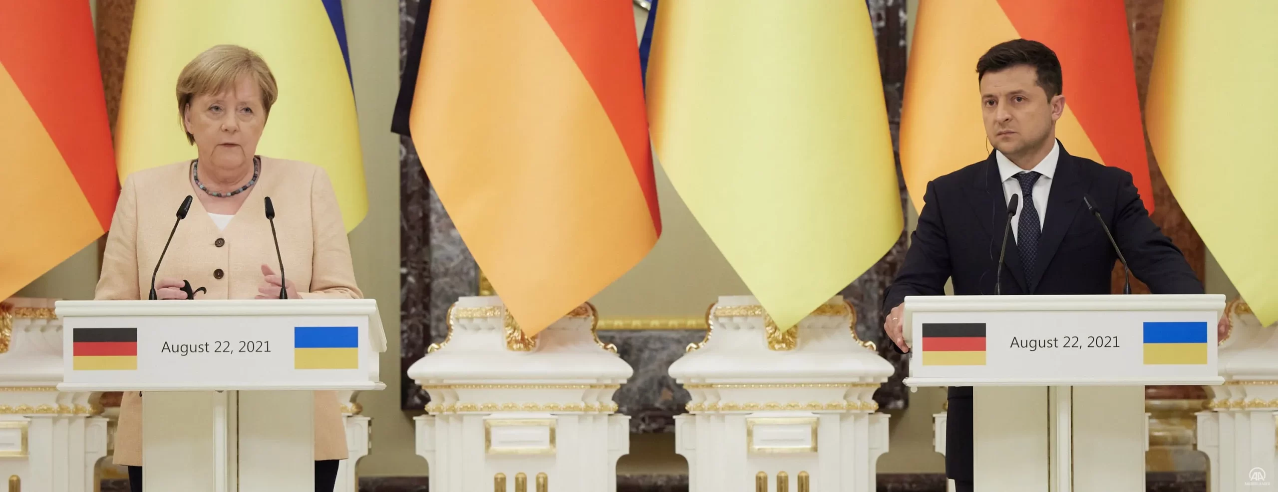 Almanya Başbakanı Angela Merkel ve Ukrayna Devlet Başkanı Vladimir Zelenskiy,