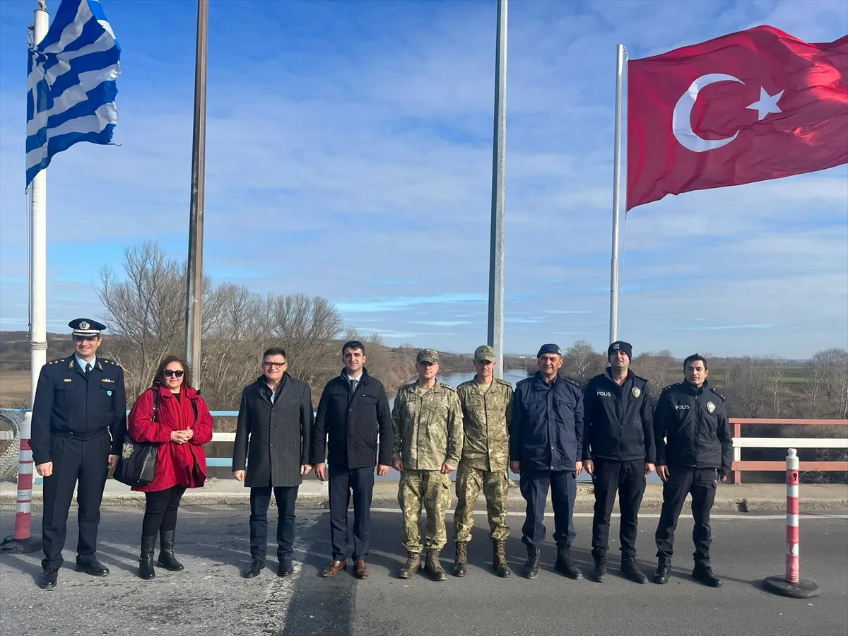 Meriç nehri köprü ayaklarını Türkiye ve Yunanistan iki ülke ekipleri