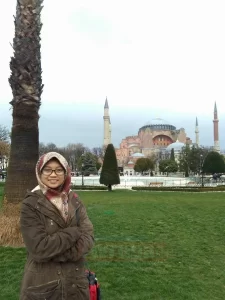   Yurtdışı Türkler ve Akraba Topluluklar Başkanlığı (YTB) 15 bin