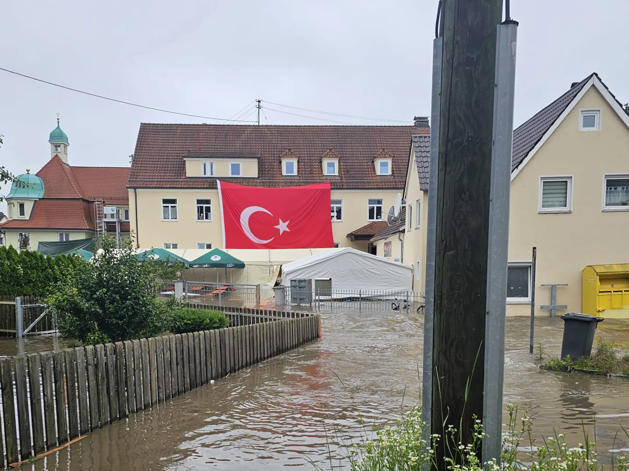 Almanya'nın güneyinde Münih kenti yakınındaki Schrobenhausen beldesinde meydana gelen sel