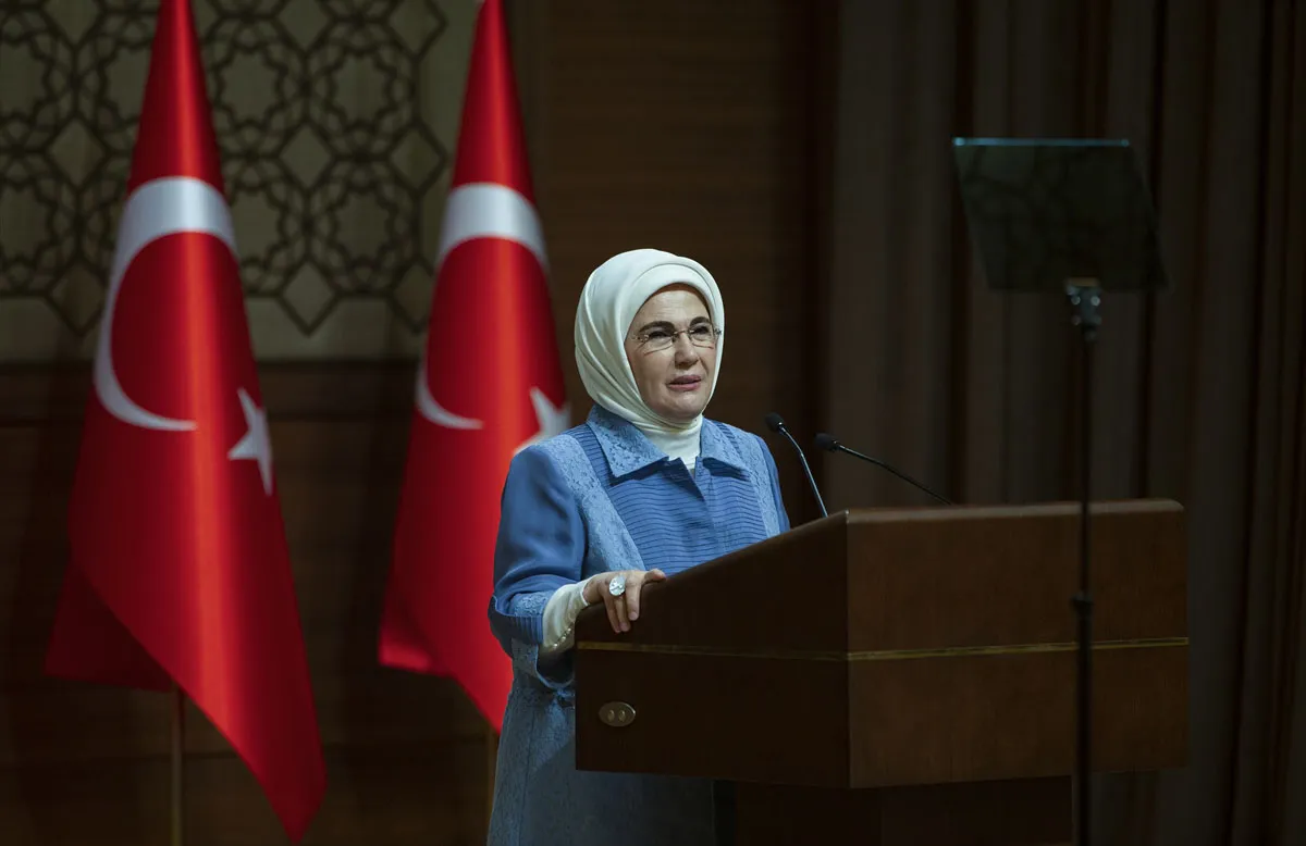 Emine Erdoğan, YKS’ye girecek öğrencilere başarılar diledi Cumhurbaşkanı Recep Tayyip Erdoğan'ın eşi Emine Erdoğan, Yükseköğretim Kurumları Sınavı'na