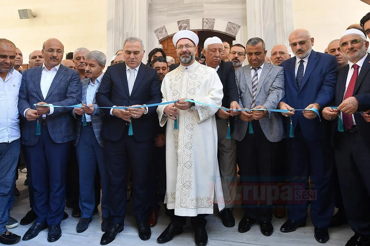Parmakkapı Kazasker Mehmet Efendi Camii'nin resmi açılışını gerçekleştiren Diyanet İşleri