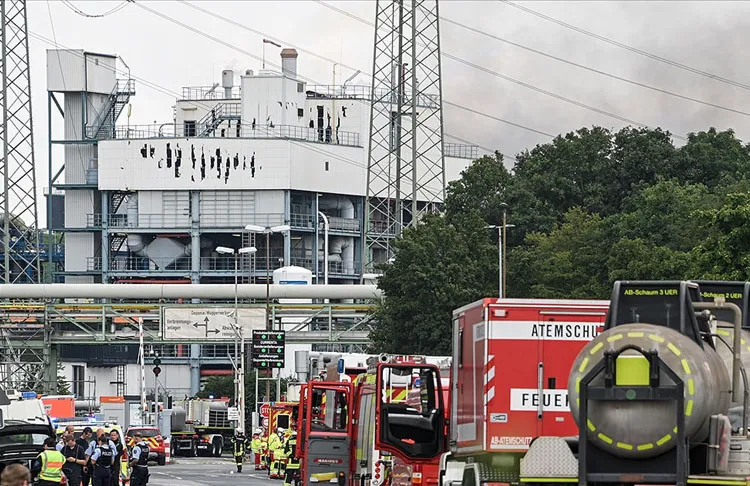 Almanya'nın Leverkusen kentinde kimya tesisinin katı atık yakma bölümünde meydana
