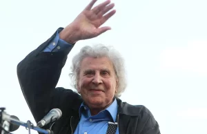 Yunan besteci, aktivist ve politikacı Mikis Theodorakis 96 yaşında hayatını