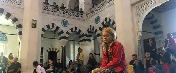 Almanya'daki camiler, geleneksel "Açık Kapı Günü" etkinliği kapsamında ziyaretçilerini ağırladı.