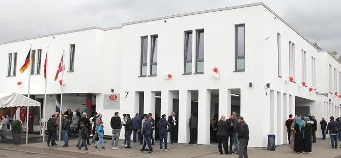 Almanya'nın Stuttgart kenti yakınlarındaki Oberstenfeld beldesine Selimiye Camisi hizmete açıldı.