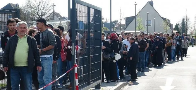 Almanya'da cumhurbaşkanlığı hükümet sistemi halk oylaması için 13 noktada kurulan