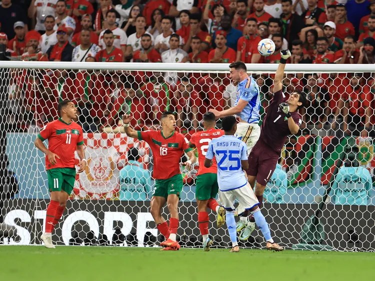 Normal süresi ve uzatma bölümü 0-0 sona eren maçta İspanya'ya