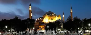 Almanya'nın tanınmış Cizvit papazlarından Felix Körner, Köln'de dini yayın gerçekleştirilen