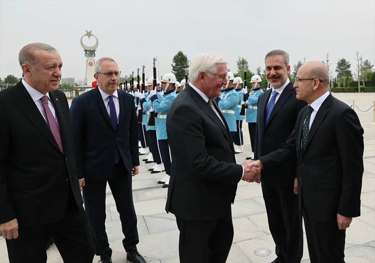 Cumhurbaşkanı Recep Tayyip Erdoğan, Almanya Federal Cumhuriyeti Cumhurbaşkanı Frank-Walter Steinmeier'i