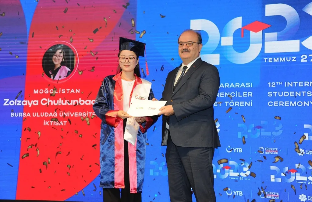Dünyanın dört bir yanından gelerek Türkiye Bursları programıyla ülkemizdeki üniversitelerde