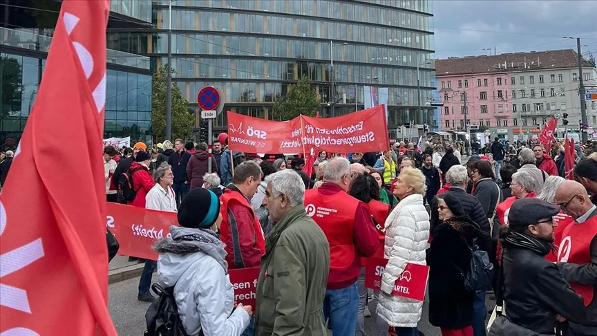 Avusturya'nın başkenti Viyana başta olmak üzere, ülke genelinde birçok şehirde