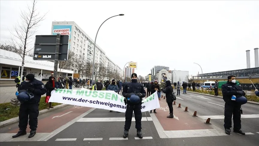 Almanya’da, yeni tip koronavirüs (Kovid-19) salgını ile mücadelede kapsamında alınan