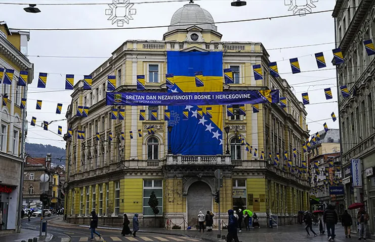 Bosna Hersek, 29 Şubat-1 Mart 1992’de yapılan referandumla Yugoslavya’dan ayrılarak