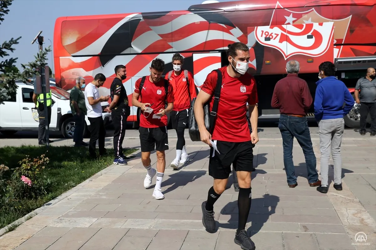 UEFA Avrupa Konferans Ligi'nde Türkiye'yi temsil eden Demir Grup Sivasspor,