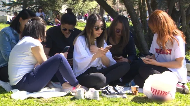 Uzmanlara göre sosyal medya depresyona sürüklüyor   Yapılan bir araştırmaya