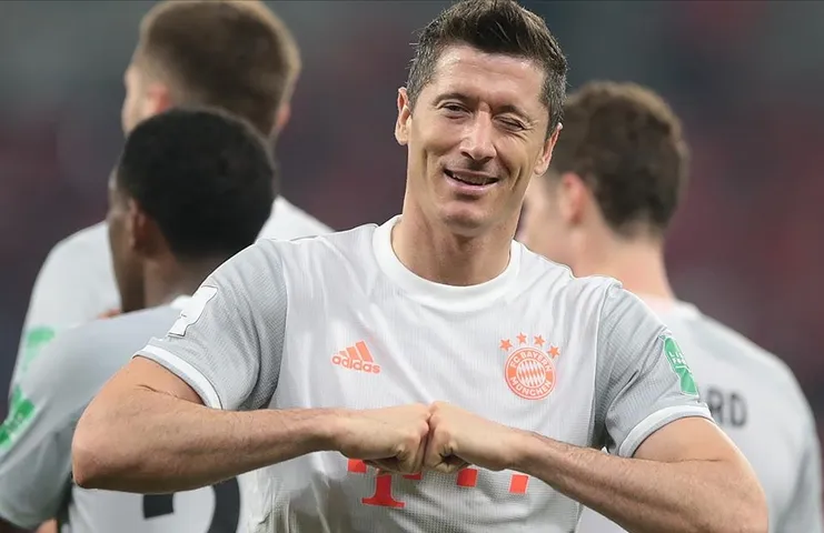 Almanya'da (Bundesliga) oynadığı 29 maçta 41 gole ulaşan Bayern Münih'in