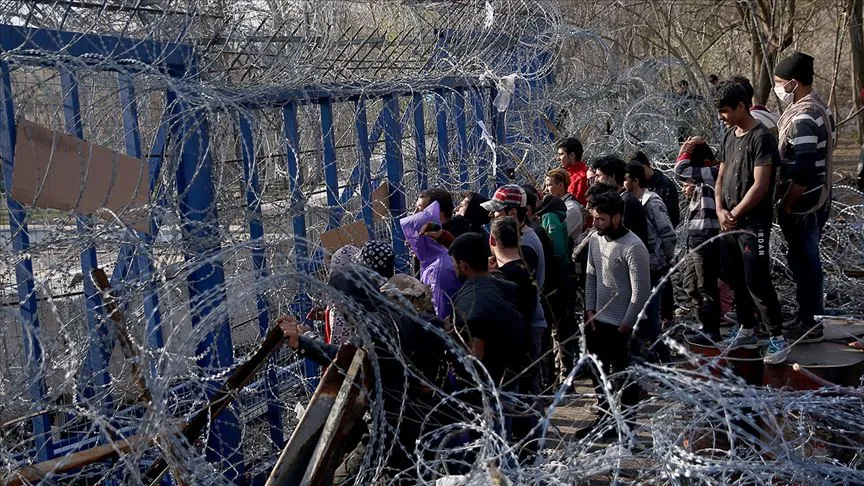 Yunanistan'da polis yetkilileri hapishanelerde faaliyet gösteren bir göçmen kaçakçılığı çetesini