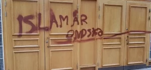 İsveç'in başkenti Stockholm'daki bir cami İslamofobik saldırıya uğradı.