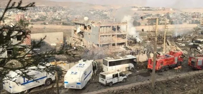 Şırnak'ın Cizre ilçesinde polis kontrol noktasına PKK'lı teröristlerce bomba yüklü