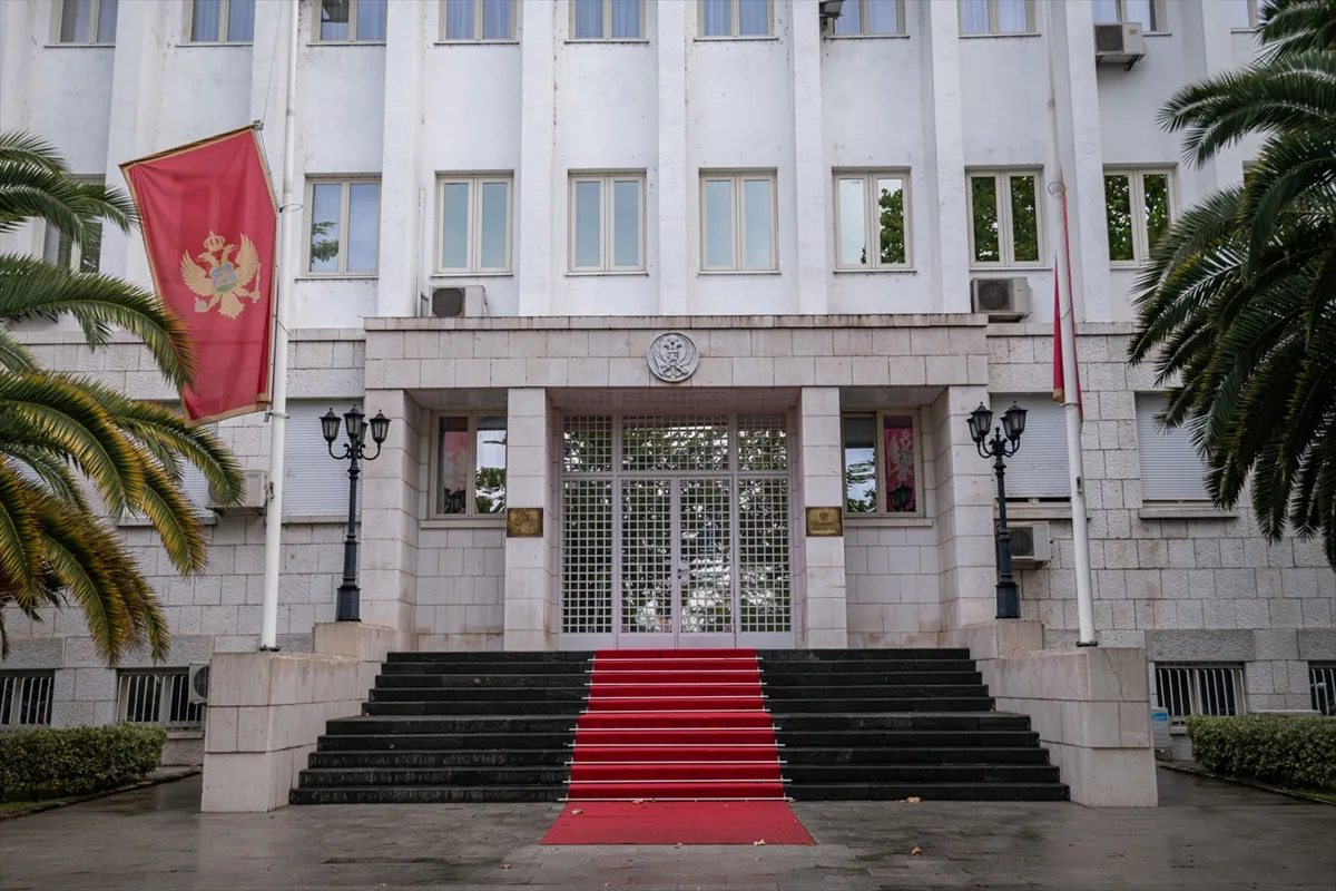 Karadağ'da dün yaşanan silahlı saldırıda 11 kişinin yaşamını yitirmesi üzerine,