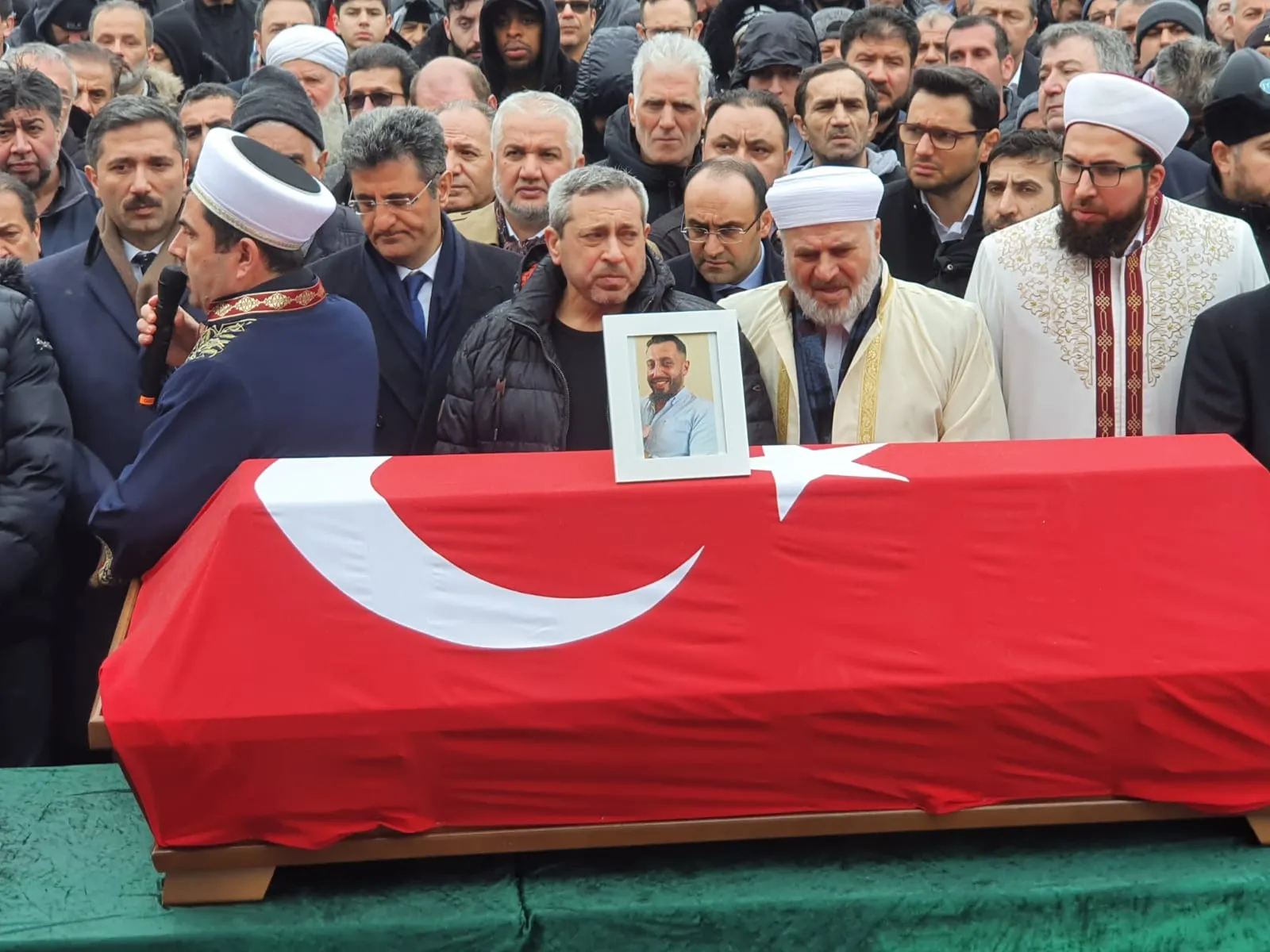 Hanau terör kurbanları son yolculuğuna dualarla uğurlandı
