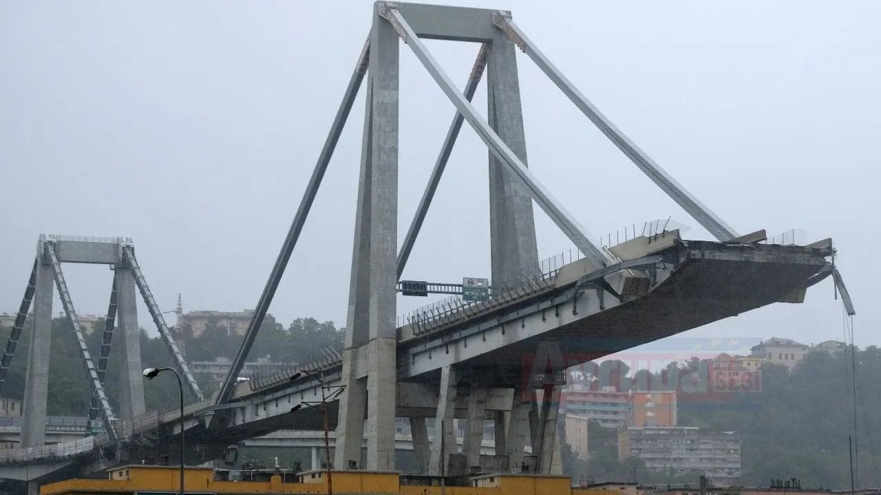 Cenova'da geçen yıl çöken Morandi Köprüsü'nün yıllarca bakımsız kaldığı uzman