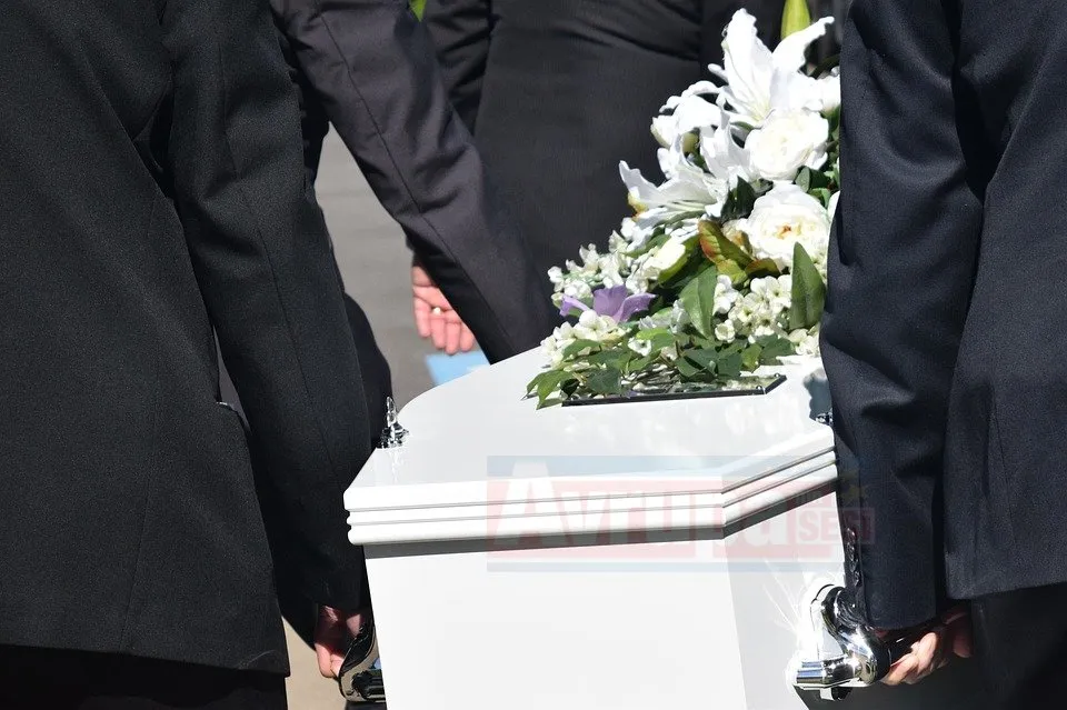 Berlin'de bir kişinin, emekli maaşını almak için annesinin cesedini yaklaşık