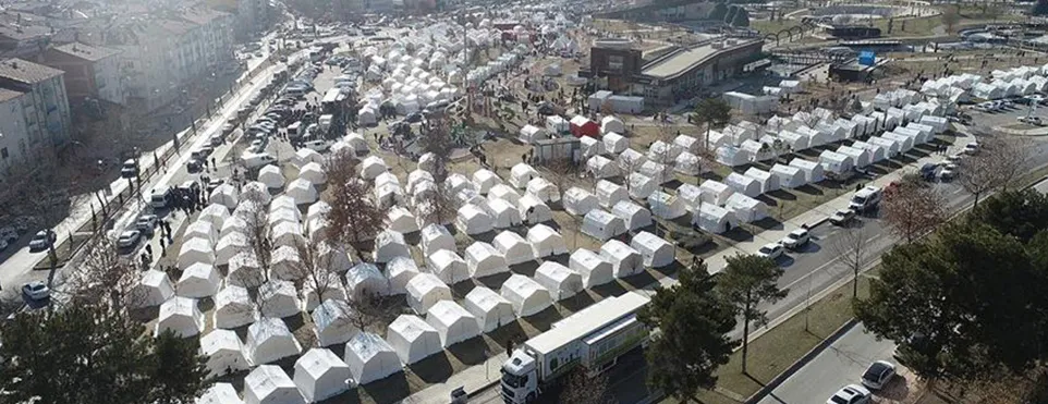 Elazığ'ın Sivrice ilçesinde meydana gelen 6,8 büyüklüğündeki depremin ardından devletin