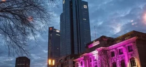 Ünlü oyuncu, sevgilisiyle birlikte romantik bir tatilde görüntülendi. Çift, birlikte