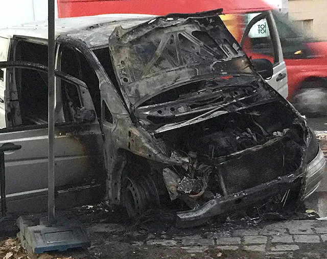 DİTİB Sosyal Dayanışma Merkezi’ne ait cenaze aracı kundaklandı   Almanya’nın