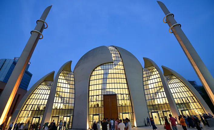 KÖLN DİTİB, "Terör parası Almanya'daki camileri nasıl finanse ediyor?" başlıklı