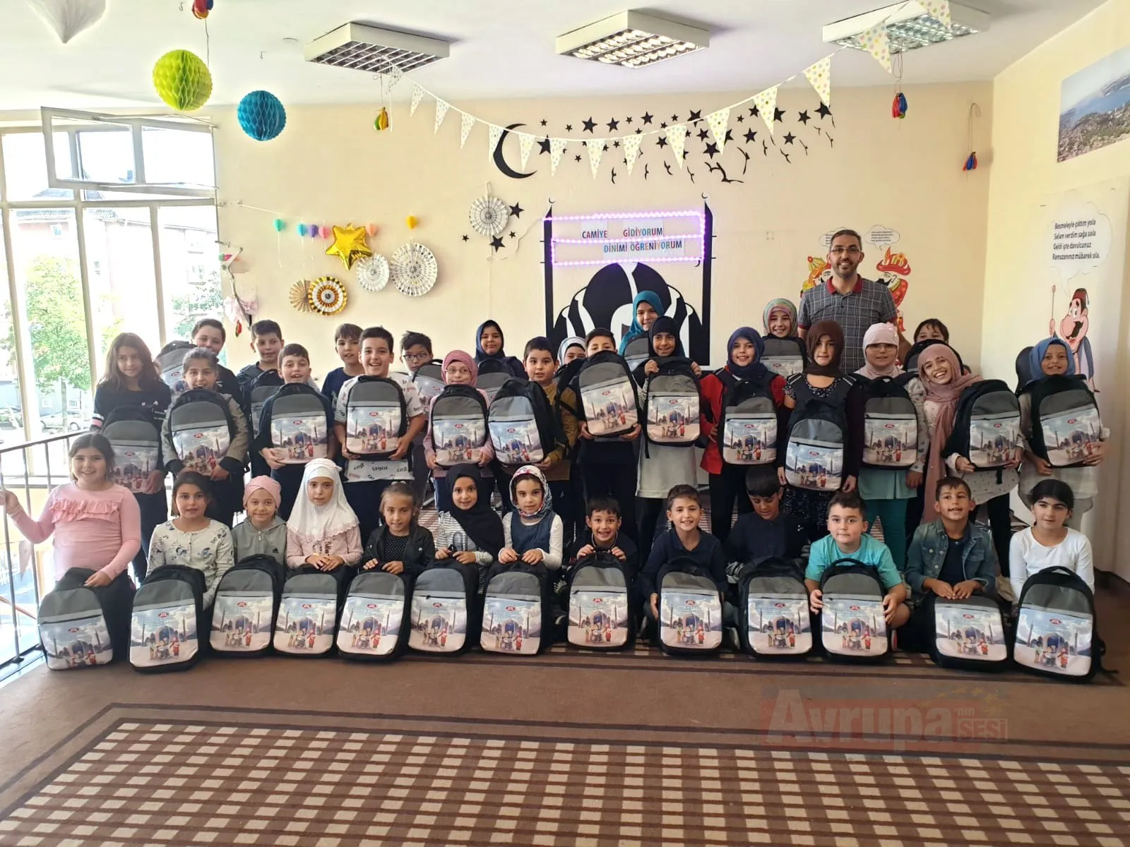 Köln DİTİB Merkez Camii’nde dini bilgiler kurslarına devam eden öğrencilere