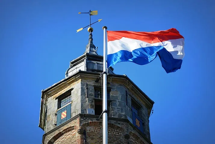 Hollanda'da bir mahkeme, Müslümanları sosyal medyadan tehdit ettiği gerekçesiyle bir